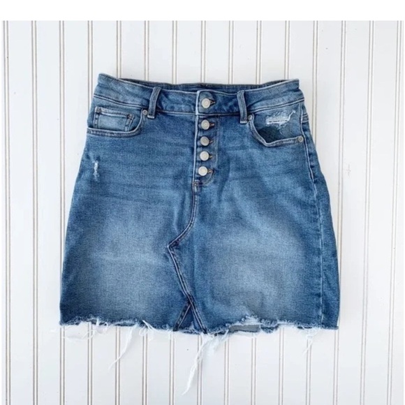 Maurices medium wash distressed high rise denim jean skirt size 6 - Picture 1 of 6